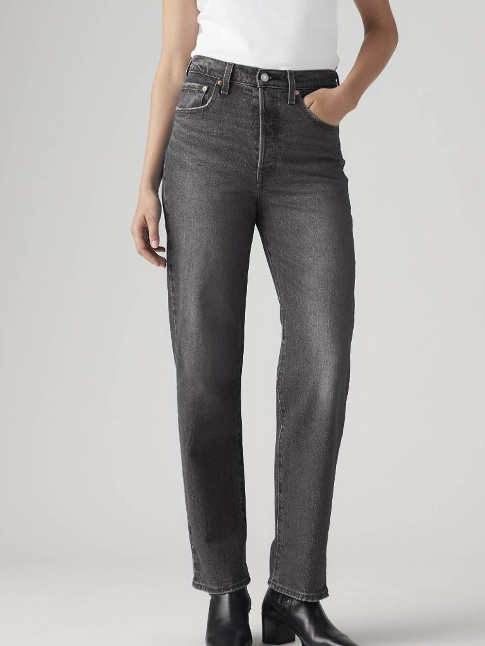 Levi's Women's Ribcage Straight Ankle Jeans in Well Worn Black Size 26